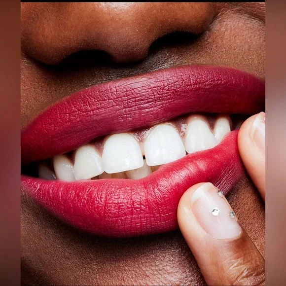 MAC Cosmetics Retro Matte Lipstick - Relentlessly Red - Picture 6 of 8